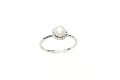 ring with pearl